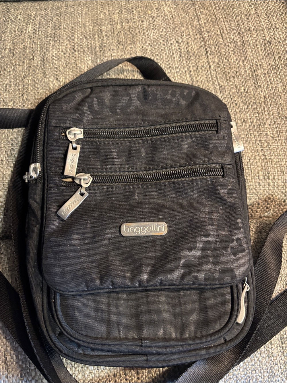 Like New Baggallini Black Leopard-Print Crossbody Belt Bag